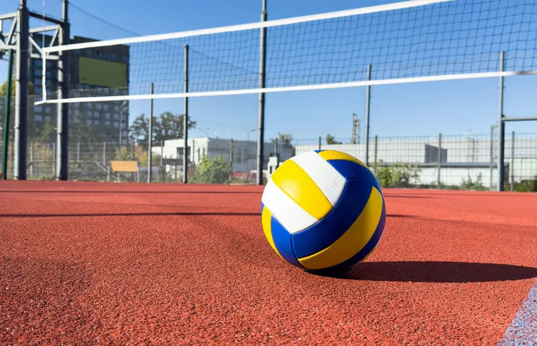 EPDM zeminli açık voleybol sahası ve file sistemi